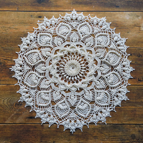 Ravelry: Ayaka Doily pattern by Aki Kasaishi