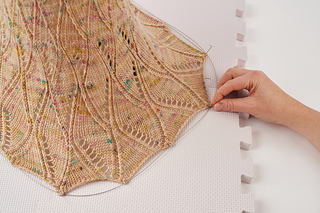 Each pattern in Confident Knitting comes with a clear step-wise photo tutorial and video tutorials to support you in learning something new.