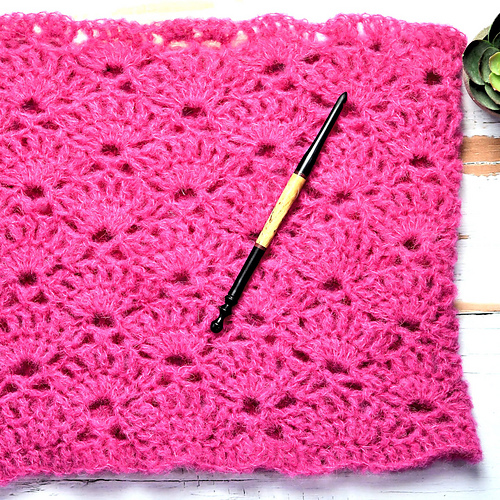 Petticoat Lace Cowl photo 3