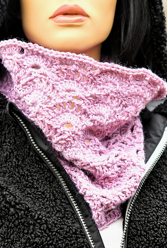 Petticoat Lace Cowl photo 4