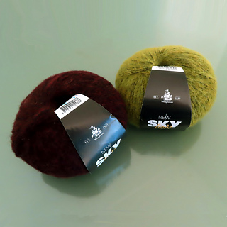 35% Alpaca, 35% Wool, 30% Nylon. .... I absolutely LOVE these colors!