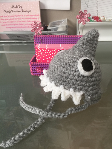 Shark Beanie for a Kitten photo 6