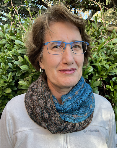 Eider-Tender Linked Cowl