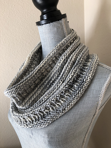 Ravelry: Copycat Cowl pattern by Verna Glass