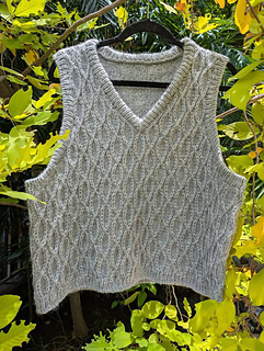 Yarn 1 - 70% wool & 30% anti pilling fiber
+
Yarn 2 - 60% mohair & 40% acrylic