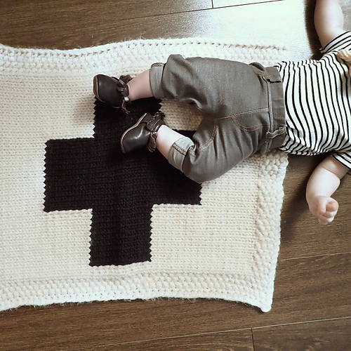 Ravelry Pip & Pin's Swiss Cross Baby Blanket pattern by Megan Nodecker