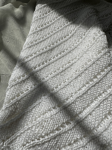 Ravelry: Triangle Blouse pattern by Tania Knitty
