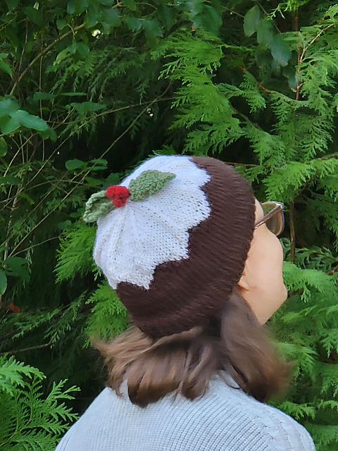 Ravelry: Christmas Pudding Hat pattern 