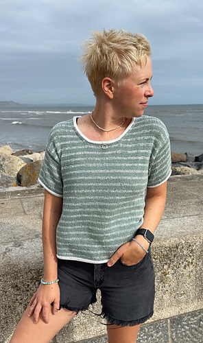 Prototyp mit größerem Halsausschnitt und i-Cord mit 4 Maschen