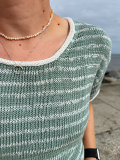 Prototyp mit größerem Halsausschnitt und i-Cord mit 4 Maschen