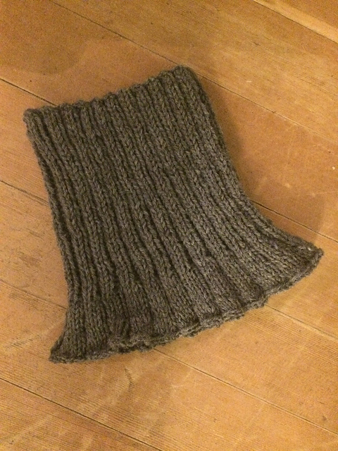 Ravelry: Ribbed Neck Warmer pattern by 