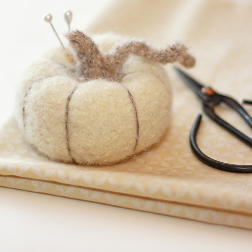 Ravelry Felted Pumpkin Pincushion pattern by Kim Miller