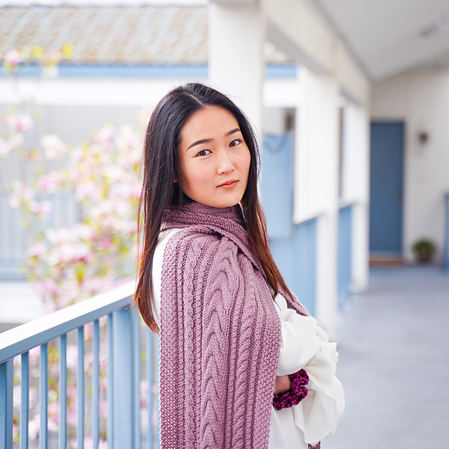 Alice's Horseshoe Cable Scarf