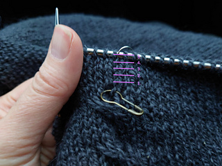 5 rounds after the cable twist - new twist.