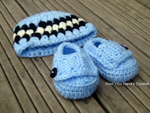 Crochet hat and booties set photo 1