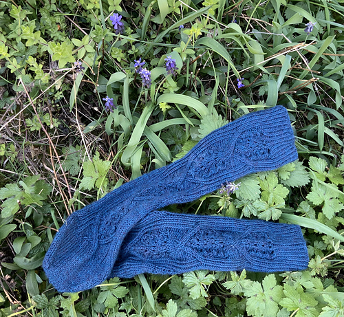 Ravelry: Shell Socks pattern by Isabel Ventura