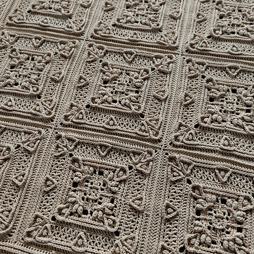 Ravelry Caramel blanket pattern by Elena Bojkova