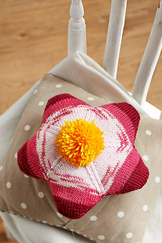 Pom-pom Pillow photo 1