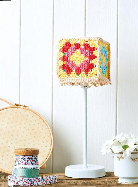 Granny square lamp