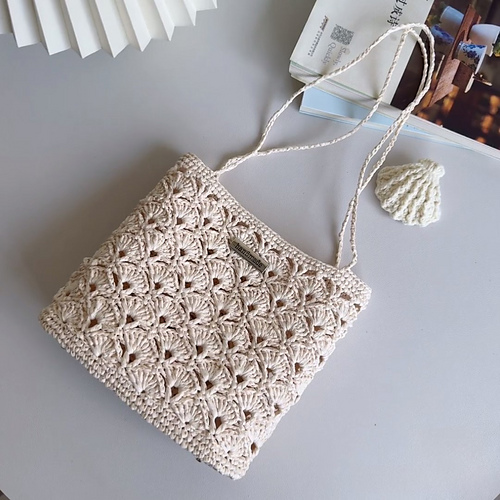 Tote: Ivory Shell Tote