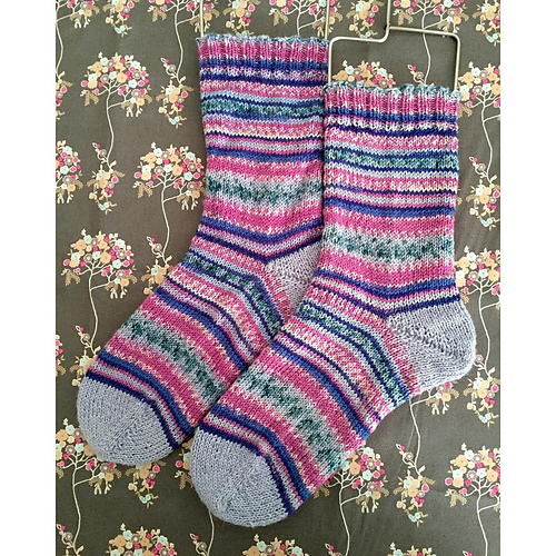 Ravelry So Vanilla Socks pattern by Mary Lukas