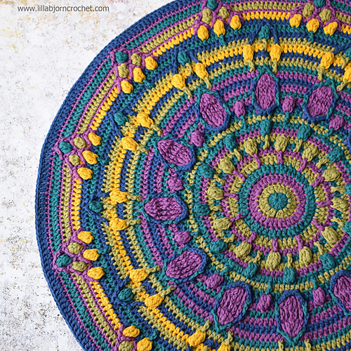 Peacock Tail Mandala - Tatsiana
