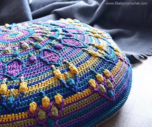 Peacock Tail Mandala - Tatsiana