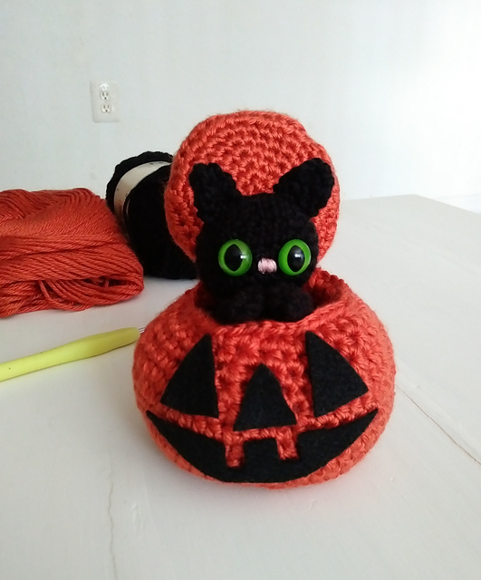 scary kitty toy
