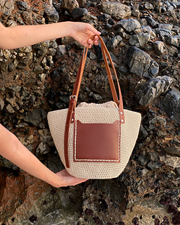 Ravelry: Everyday Leather Pocket Shoulder Bag pattern by