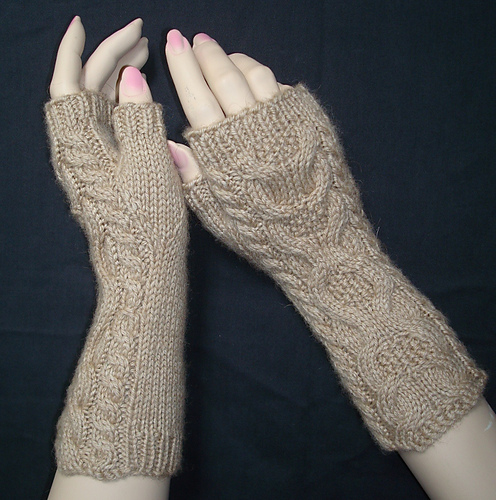 Cables & Knots Gloves & Cowl photo 5