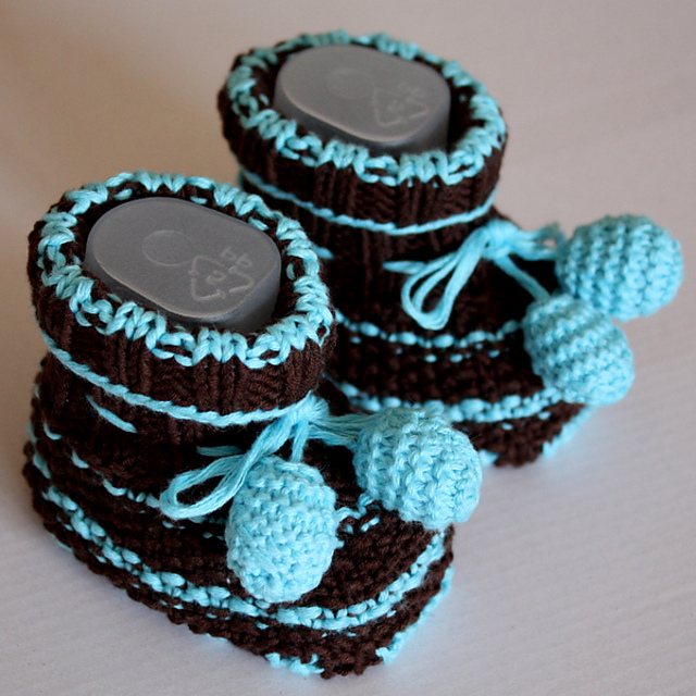 Ravelry BABY BOOTIES with POM POM (03/36/612 months) pattern by