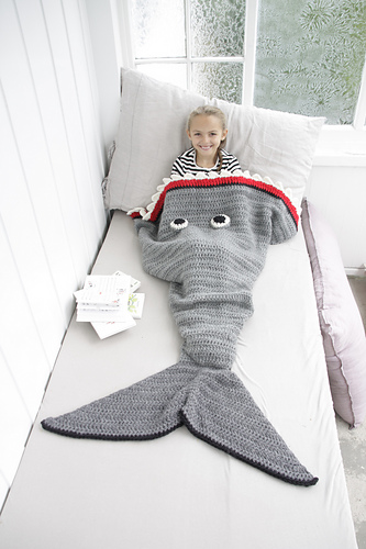 s28-13 Shark Attack Blanket photo 4