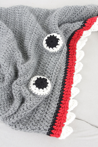 s28-13 Shark Attack Blanket photo 5