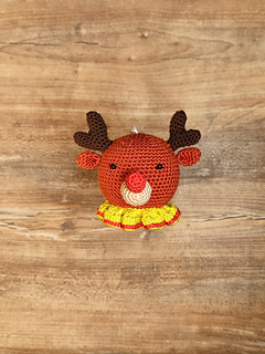 Crochet reindeer brown head, small antlers and a red nose. Put on the table.