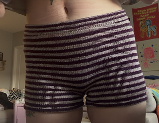 Knit to 85cm waist and 90cm hip measurements