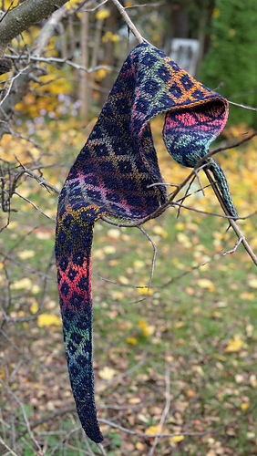 Ravelry: Knit Triangle Scarf Ember pattern by Vita Mašalienė