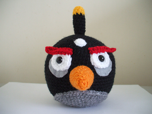 Vrede fugler – Svart fugl - Adorable Amigurumi