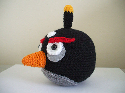 Vrede fugler – Svart fugl - Adorable Amigurumi