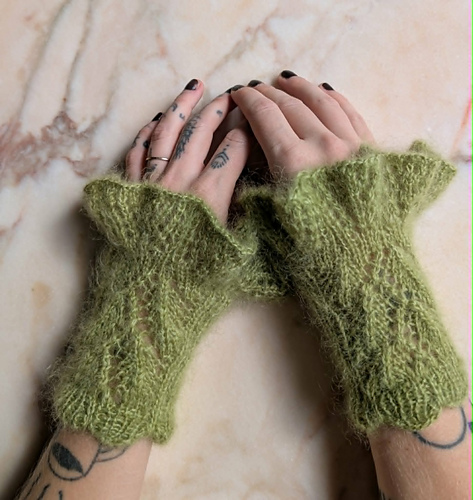 New Romantic Wristwarmers