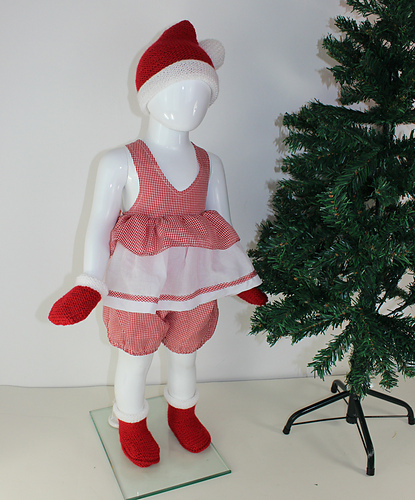 Ravelry: Toddler Santa Hat, Boots and Mittens pattern by Christine Grant
