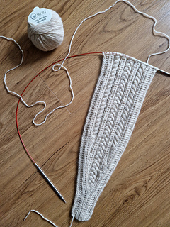 This pattern provides lots of options for easy adjustments so you can make your favourite size. Even a small scarf version like this is possible.