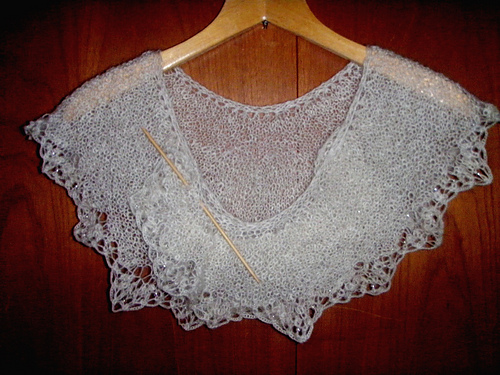Ravelry: Darling Darling Stay With Me Shawlette pattern by Mona Mono