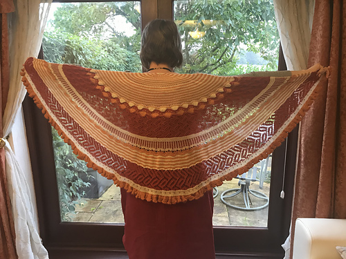 Ravelry: Moulin Rouge pattern by bunnymuff - Mona Zillah