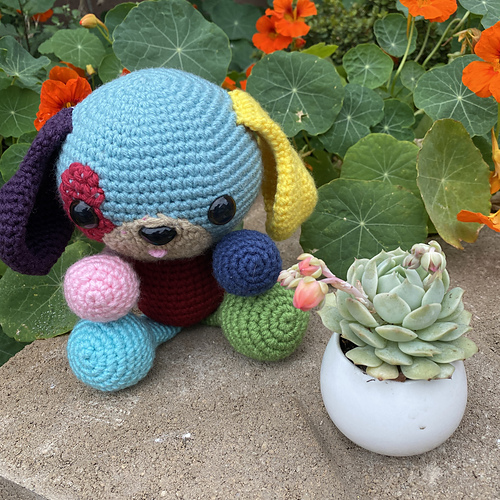 Ravelry Amigurumi Domino The Dog pattern by Yarn Society