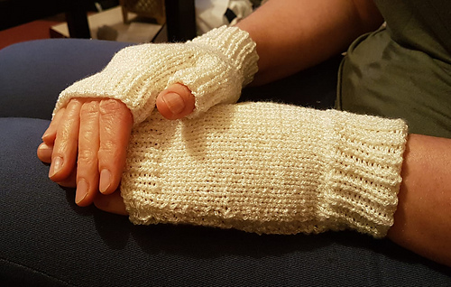 Ravelry: Three finger gloves pattern by Jelka K