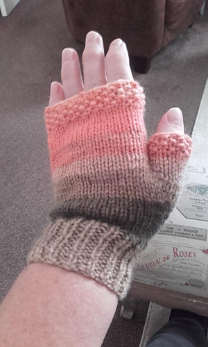 Ravelry: Three finger gloves pattern by Jelka K