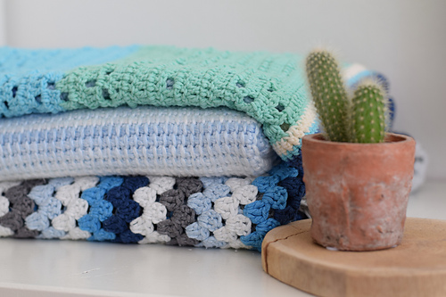 Diamond filet blanket photo 2