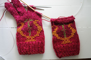 did the cross-stitching & duplicate-stitching before finishing the fingers...
