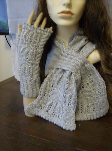 Spansk Spindelvev-lisse Skjerf & Votter - Abigail Orlando