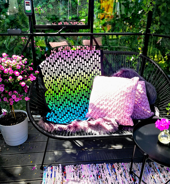 Ravelry Domino wave blanket pattern by Mette Hesselbjerg
